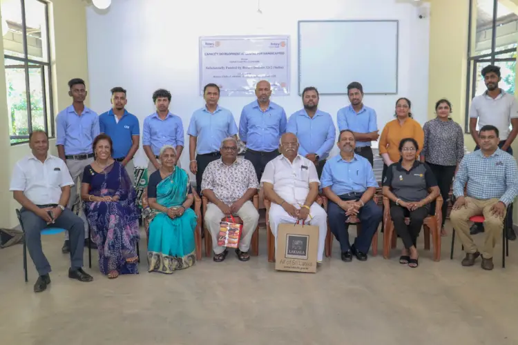 PDG AKS V.R. Muthu and PAG Arumugaa Selvan visited the Centre for the Handicapped